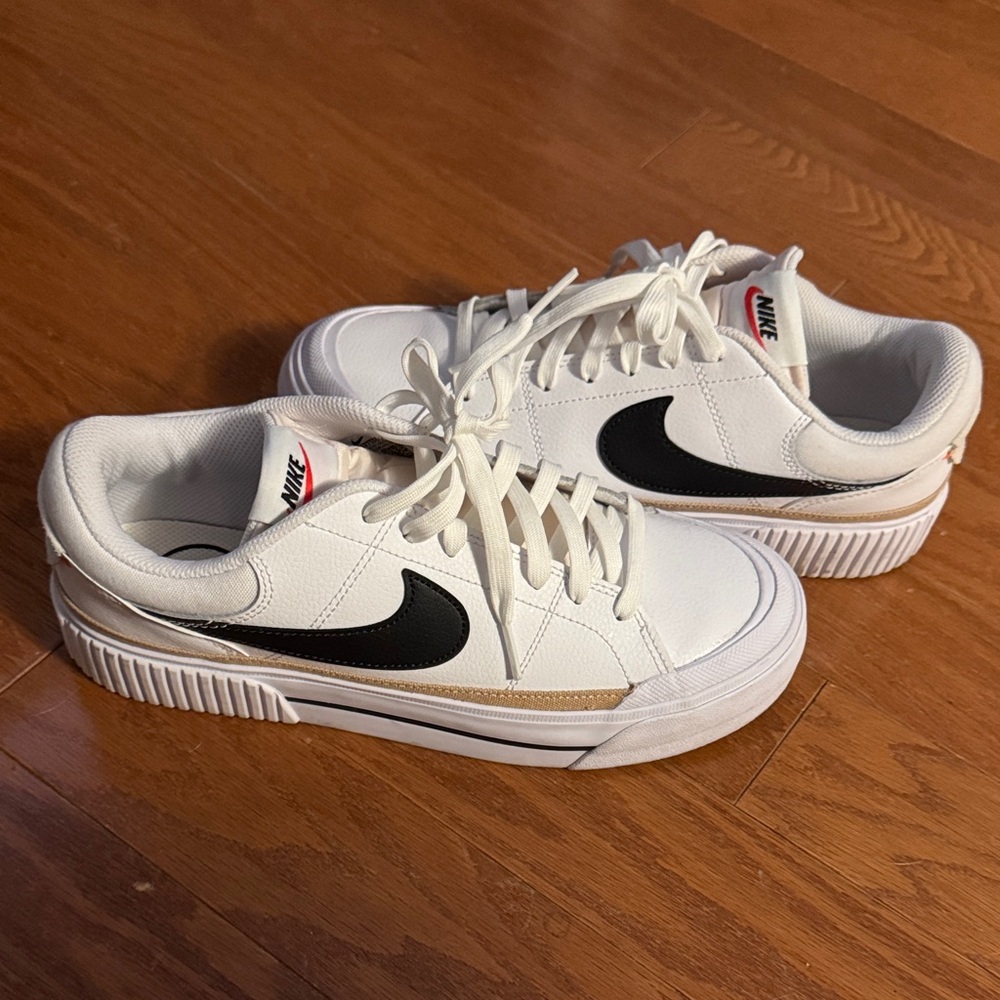 Nike Legacy Sneakers